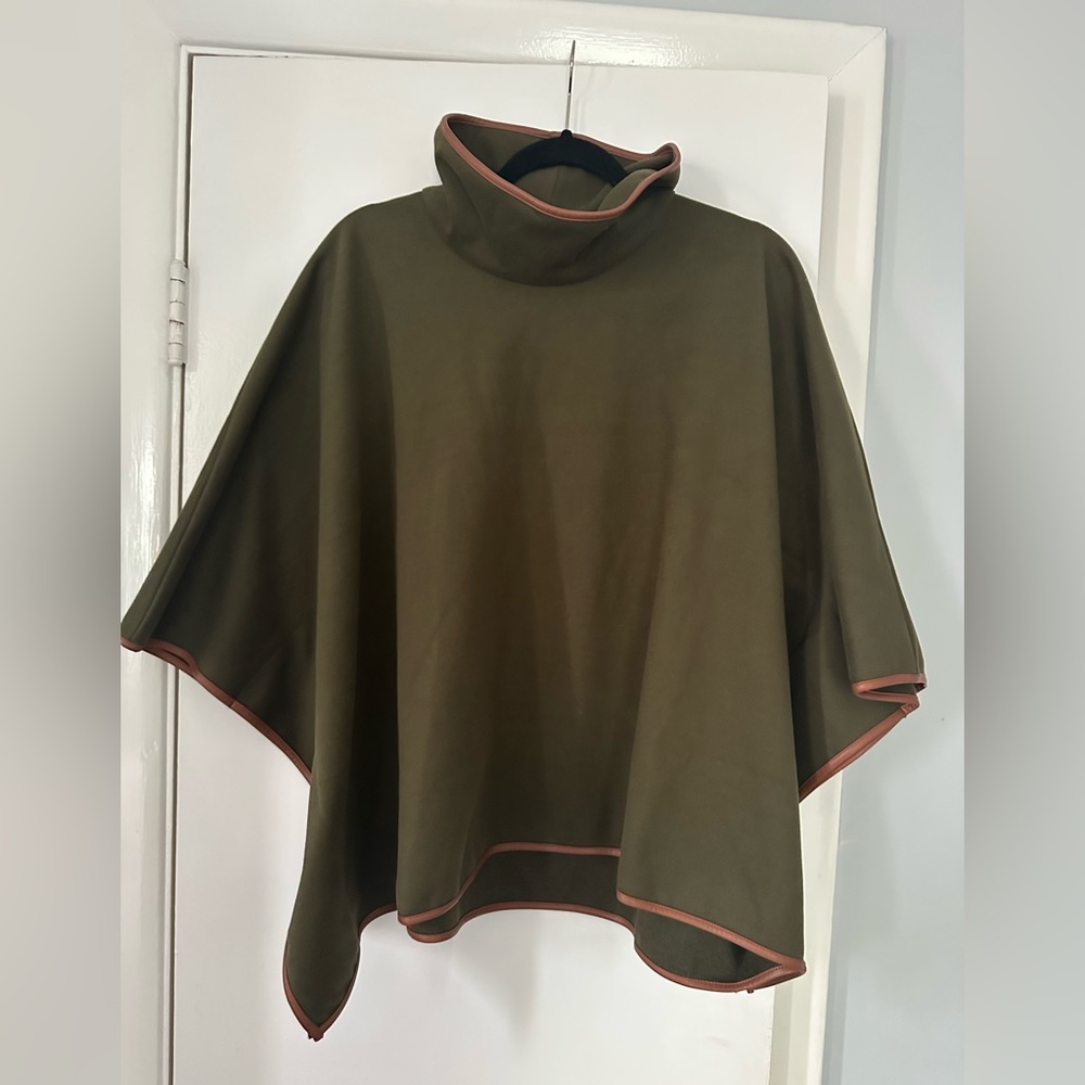 Tuckernuck Trim Funnel Neck Piper Poncho Olive Green. Good Condition.
